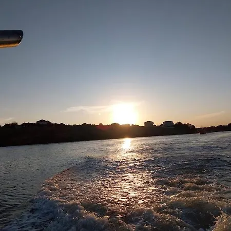 Botel Utopia 1