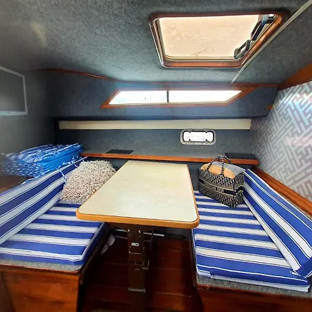 Hotel en barco Utopia 1 Limanu